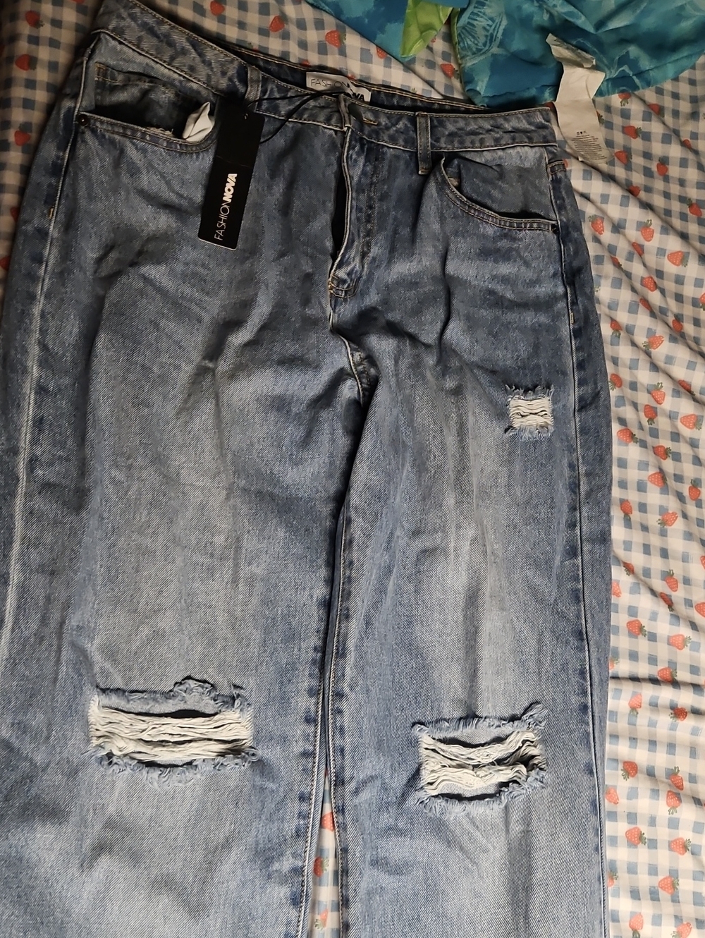 Fashion Nova Women's Light Wash Distressed Relaxed Jeans